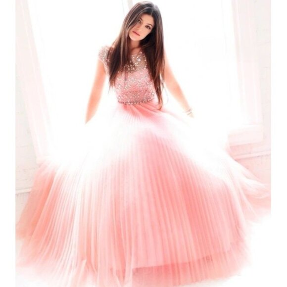 Luxurious Couture Wedding Evening Prom Party Runway Designer Beaded Gown Dress - Picture 13 of 16